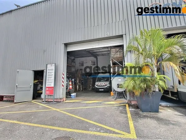 Local professionnel 233m²- Matoury