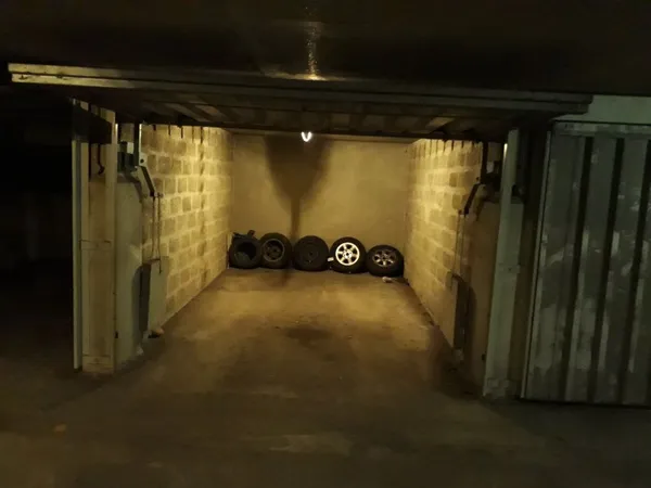 Loue garage - Lyon 6ème - 12m²
