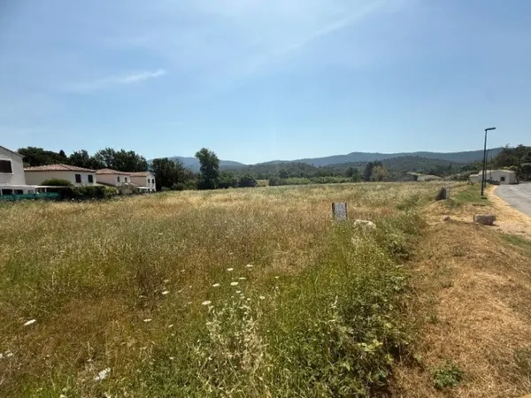 Terrain 723 m²