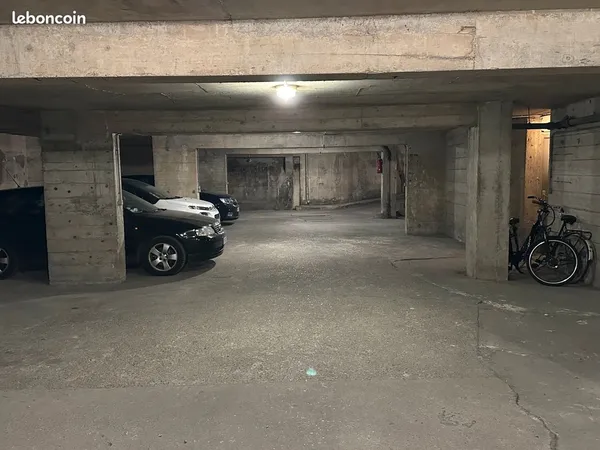 Parking avec electricité libre - Paris Botzaris