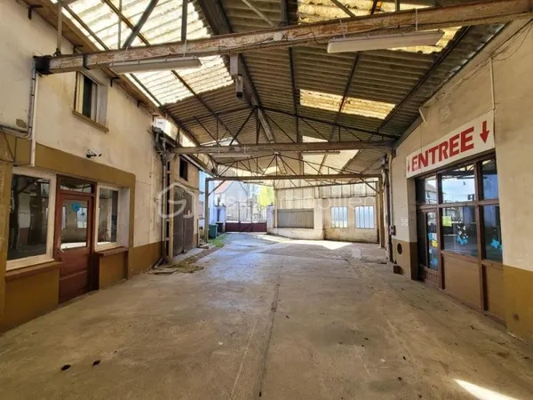 Ensemble immobilier 2 maisons et dépendances