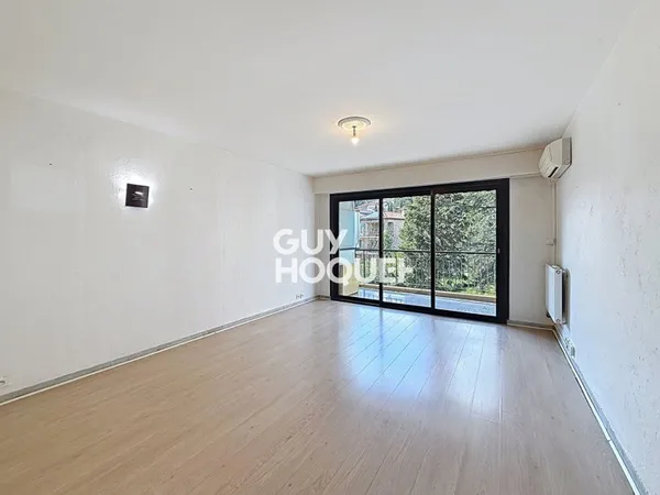 Appartement 3 pièces à louer au coeur de Mandelieu-la-Napoule, avec garage