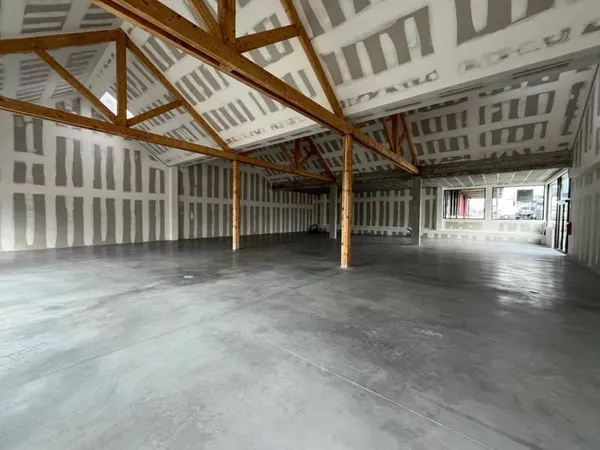 Local commercial 400 m²