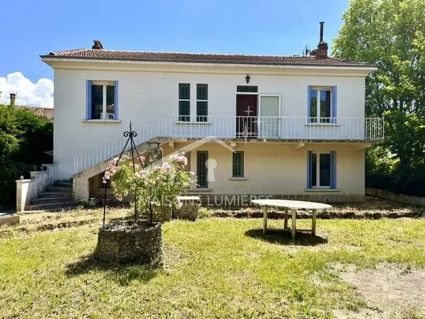 Maison d'environ 165m² sur deux niveaux à deux minutes du centre ville d'Apt - 350 000€