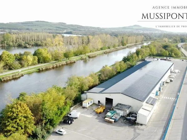 Local d'activité sécrurisé de 522m2 avec bureaux/parkings éxtérieurs