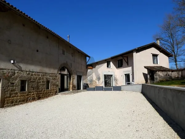 FERME DE CARACTERE RÉNOVÉE