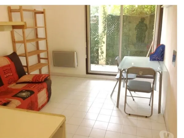 A proximité de universités, studio 18m² remis à neuf.