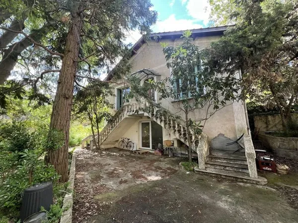 Nîmes, Quartier Montaury, maison années 30, 160m² , 3chs sur 650m² de terrain
