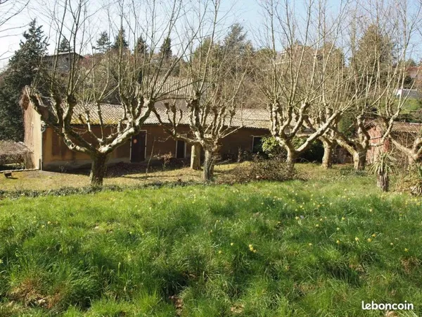 Exceptionnel: maison ancienne à rénover sur parc de 1,5 h arbres centenaires jardin français à 500 m