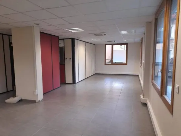 Local professionnel 92 m²
