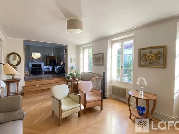 Maison 10 pièces 300 m²