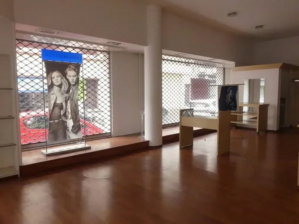 Local commercial 171 m²