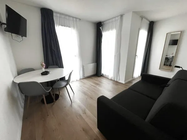 LUMINEUX T1 BIS DANS RESIDENCE HOTELIERE EN CENTRE DE LANNIO