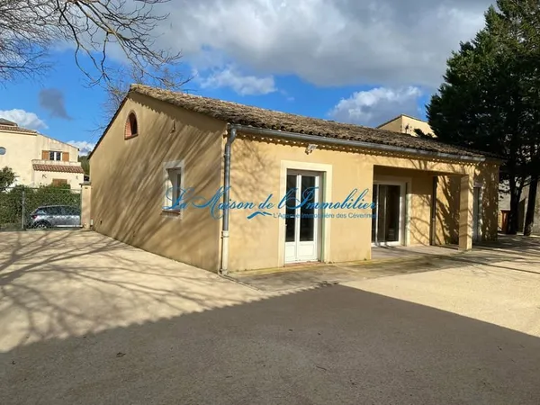 Crespian, charmante maison de plain pied F4 avec 2 garages