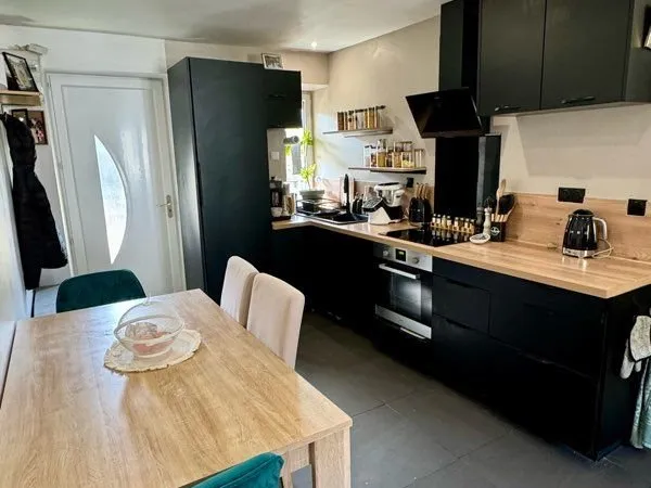 À vendre - Appartement 3 pièces de 58 m² entièrement rénové