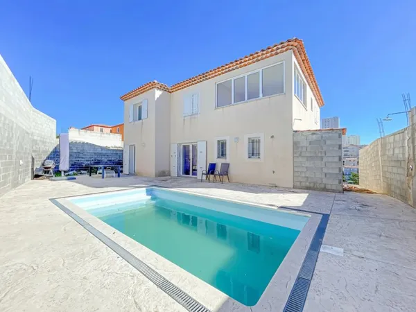 Maison 8 pièces 185 m²