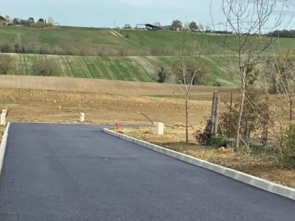 Terrain 700 m²