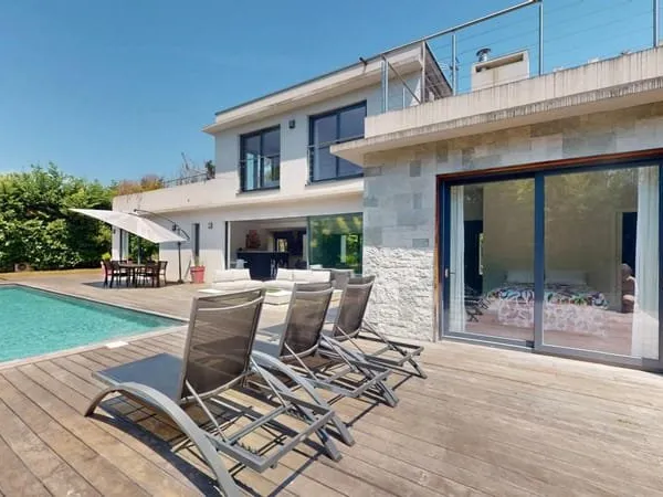 Villa contemporaine d'exception dans domaine privé sécurisé