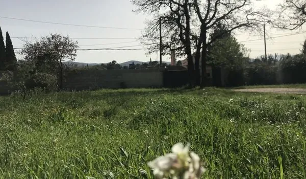 Terrain 750 m²