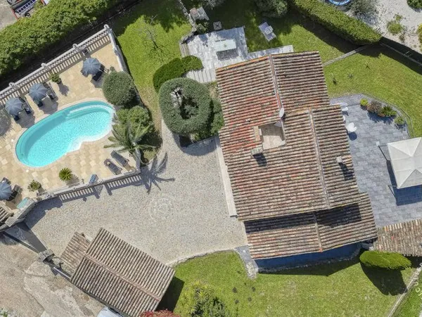 Maison 6 pièces 245 m²