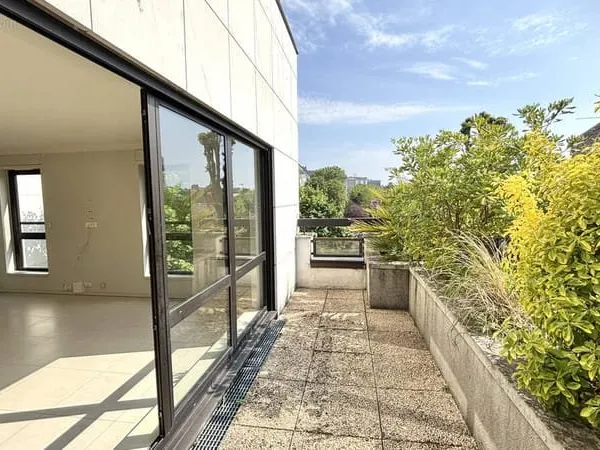 Appartement F3 avec terrasse proche du lac
