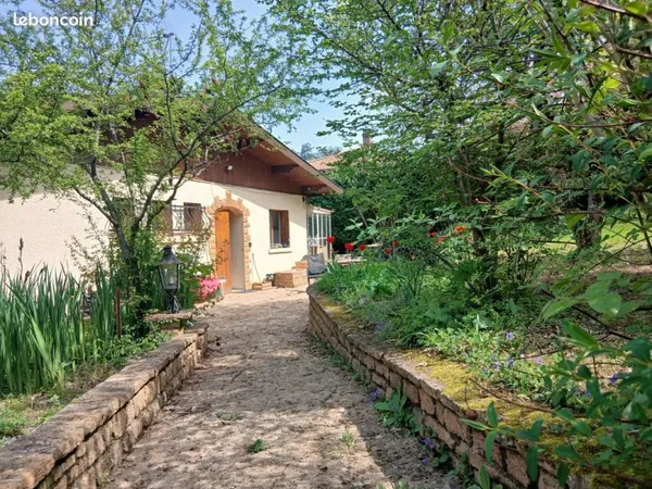 Maison - Saint-Romain-au-Mont-d'Or. 4 Chambres - Surface de 141 m² / Terrain arboré de 1.392 m²