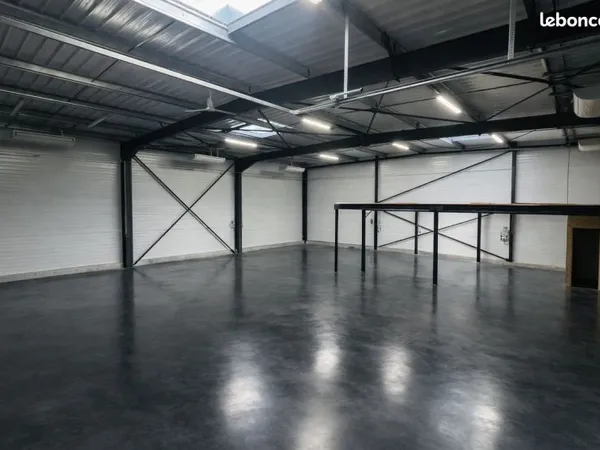Location Atelier / Local d'activité 300 m² + bureaux - Pont-du-Château