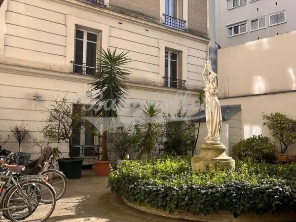 À VENDRE LOCAL COMMERCIAL 38m2 PARIS 17e (Rue Hélène)