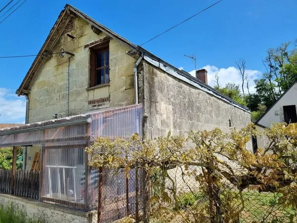 MAISON DE VILLAGE ET SES CAVES CHAMPIGNONNIÈRES