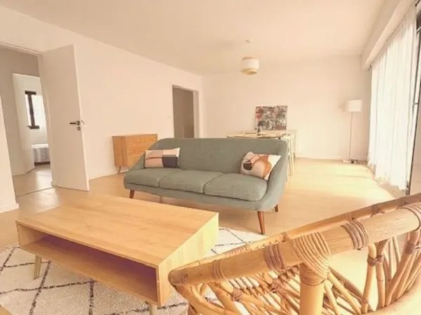 BIARRITZ Saint-Charles, T3 rénové avec balcon