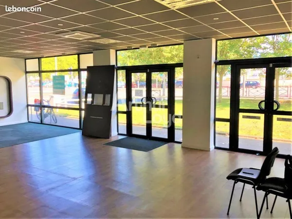 BUREAUX 121 m² POITIERS