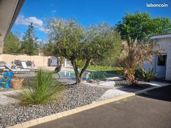 Maison plain-pied 142 m² - 4 chambres dont suite parentale - Piscine 5x8 - Terrain 920 m² -