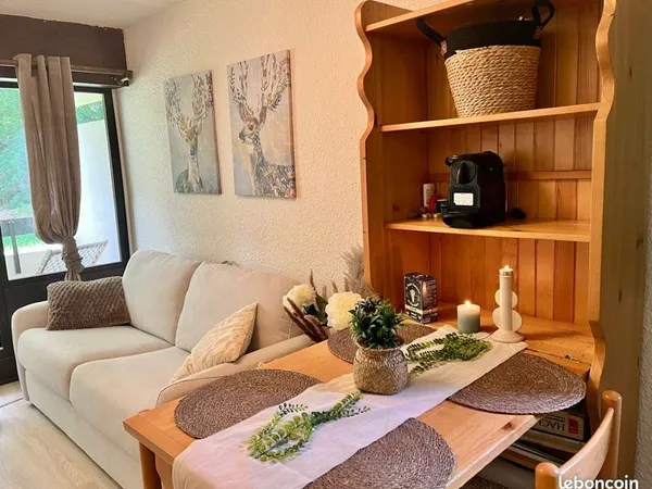 Studio rénové avec balcon