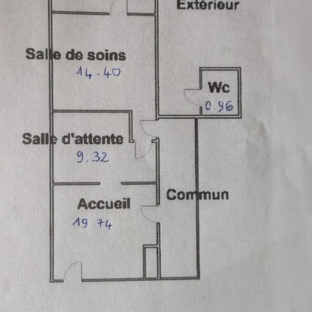 Très bel emplacement : Bureaux (et/ou) commerce sur les Quais à Châteaulin