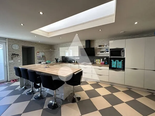 Maison 7 pièces 192 m²