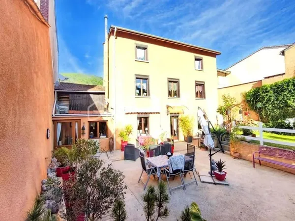 ✨ COUP DE CŒUR - Maison de caractère en pierre avec volumes et extérieur de qualité ✨