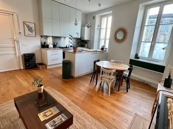 Magnifique appartement T3 Chartrons