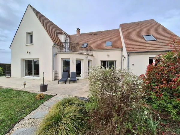 Maison 10 pièces 221 m²