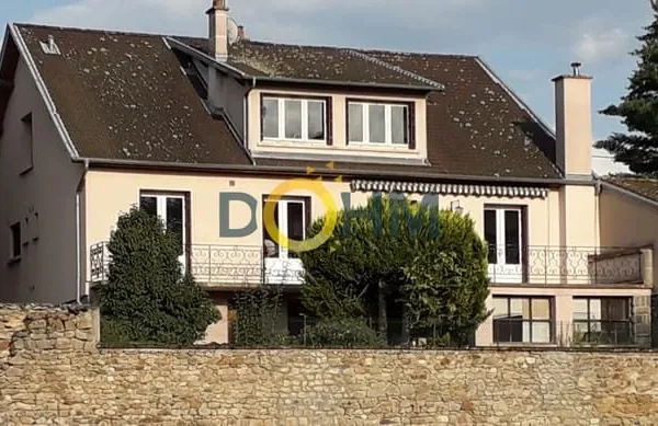 A VENDRE AMBERT PROCHE CENTRE GRANDE MAISON FAMILIALE AVEC G