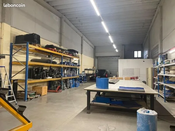 Local bureaux 247 m²