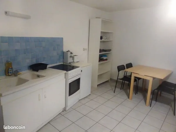 F2 rez de chaussée centre St Bauzille de Putois