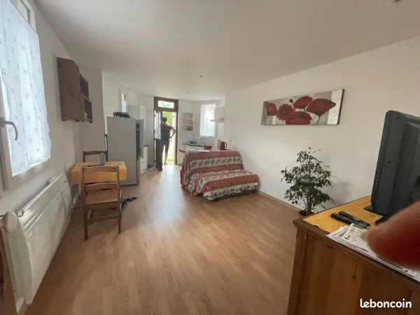 Appartement meublé de type 2 de 50 m2 dans maison ancienne en rez de jardin Salies du Salat