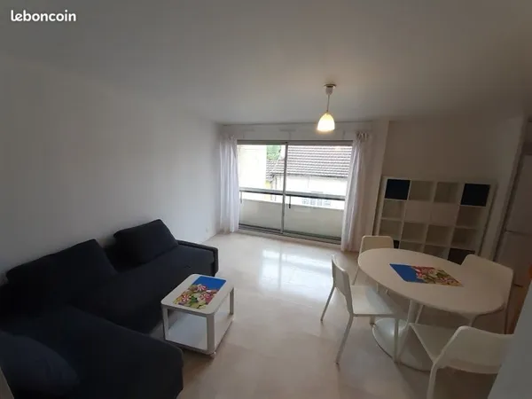 T3 traversant, 62 m², 1er étage, centre JURANCON