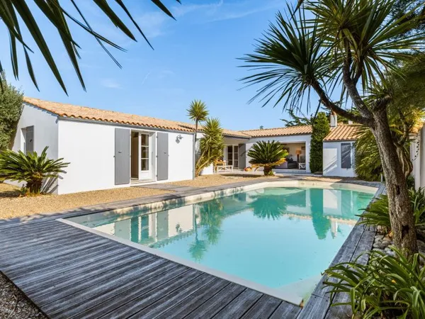 Villa de charme à l'esprit balnéaire entre village et océan