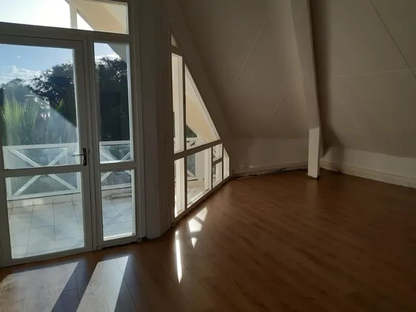 Bureau d'une superficie de 66 m2