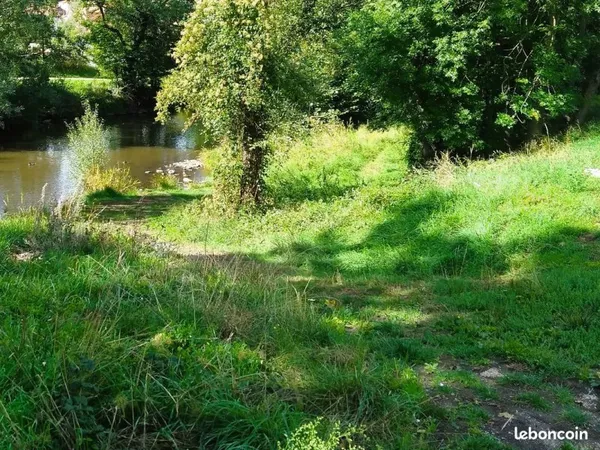 Au coeur du Pays de LAFAYETTE le domaine de l'Hort du Riou (4000m² avec source + ruisseau privé) pos