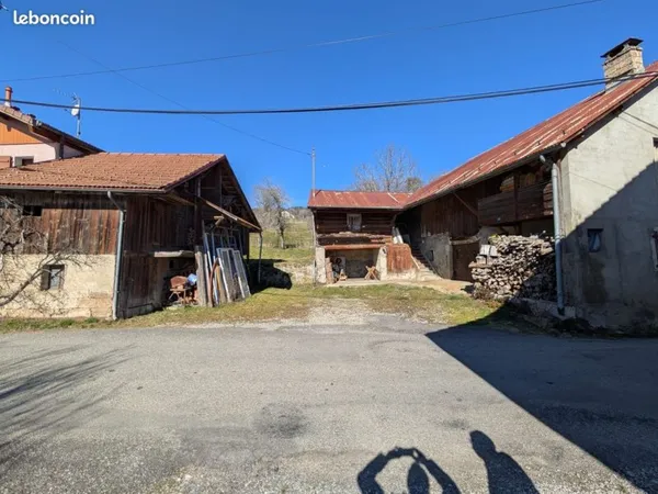 Ferme à rénnover à viuz en Sallaz