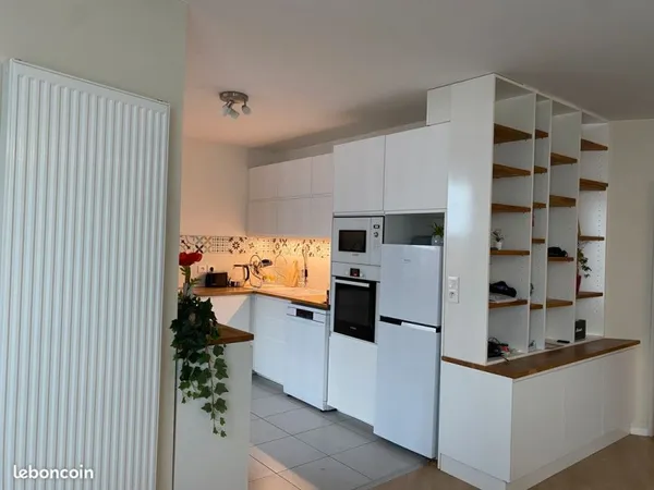 Chambre étudiante dans appartement moderne - Quartier des Bassins à Flot