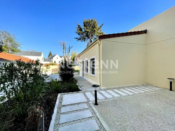 Maison Chatenay Malabry 2 pièce(s) 28.10 m2 ; Jardin ; Centre-Ville ; Terrasse ; T10 ; Commerces