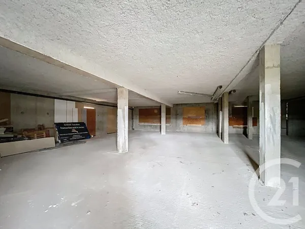 Local 3 pièces 262 m²